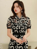 ブラック×ホワイト・フラワーレース・スカラップレース・首元リボン・ミディアムワンピース [C33038]